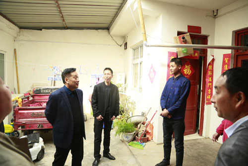 pg赏金女王模拟器在线试玩党委书记李占明深入贫困户调研，，，，，，，，助力精准扶贫